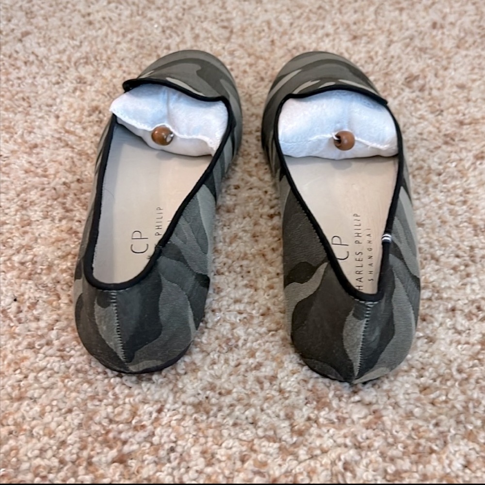 CHARLES PHILIP Camo Flats - Picture 3 of 4